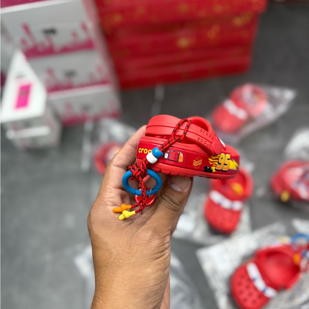 Crocs Lightning McQueen Bag Charm Jibbitz Brand New! Newly Released. - Picture 4 of 8